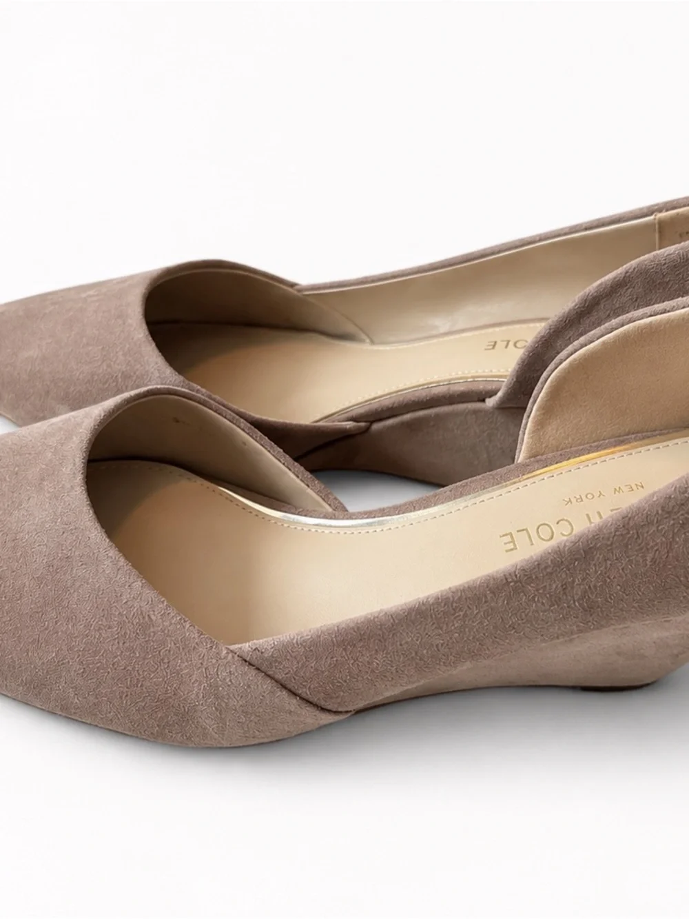 Kenneth Cole New York Taupe Suede Pointed Toe Wedge Pumps Size 7M NWOT